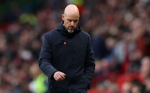 HLV Erik Ten Hag nhận ‘gạch đá’ sau thất bại của Man Utd