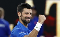 Djokovic khó chịu khi HLV đối thủ xuất hiện ở khu vực kỹ thuật