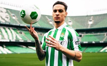 Antony ‘xoay compa’ để ra mắt cổ động viên Real Betis