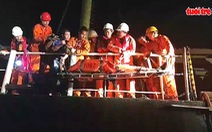 Đưa thuyền viên người Trung Quốc bị tai nạn trên biển về bờ cấp cứu