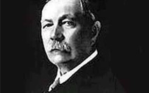 Trưng bày các hiện vật chưa từng thấy của Sir Arthur Conan Doyle