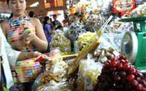 Mứt Trung Quốc len vào chợ