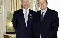 Bruce Willis nhận Huân chương Văn học Nghệ thuật Pháp