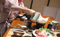 Ăn thịt bò Kobe trong lẩu giấy