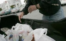 Canada: cộng đồng dân cư đầu tiên cấm sử dụng túi nhựa