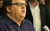 Michael Moore phải... giấu phim