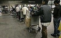 Mỹ: Hàng ngàn người đi máy bay bị mắc kẹt vì sự cố máy tính
