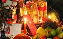 Bàn thờ người Việt ngày Tết