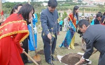 Đại sứ Nhật trồng hoa Anh đào tại Đà Lạt