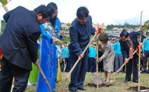 Đại sứ Nhật trồng hoa anh đào ở Đà Lạt