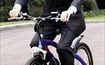 Tổng thống đạp xe đi làm