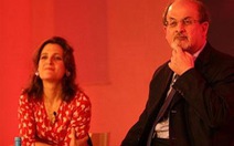Salman Rushdie nhận giải James Joyce