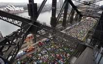 6.000 người ăn sáng trên cầu cảng Sydney