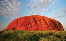 Úc: Không cho du khách leo núi Uluru lừng danh