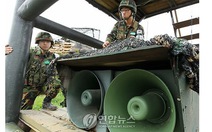 Bình Nhưỡng dọa "cho nổ tung" dàn loa Hàn Quốc