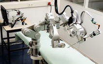Robot hỗ trợ bác sĩ phẫu thuật
