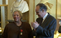 Nhà văn Toni Morrison nhận Bắc đẩu bội tinh