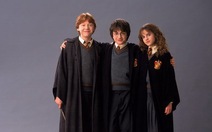 Bộ ba Harry Potter bước ra khỏi thế giới phép thuật