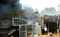 Bình Phước: cháy rụi một nhà xưởng