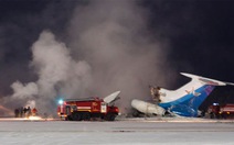 Máy bay Nga bốc cháy khi chuẩn bị cất cánh
