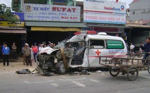 Xe cứu thương chở quan tài đụng xe tải: 4 người chết