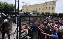 Hy Lạp: Biểu tình lớn, chính phủ xin từ chức