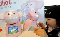 Robot dạy trẻ học và chơi