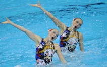 Ishchenko tung hoành ở môn bơi nghệ thuật