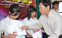 Trao học bổng "Sức sống biển đảo" cho 27 HS Phú Quý