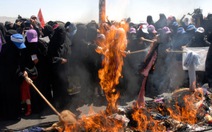 Yemen: phụ nữ đốt khăn trùm phản đối chính phủ
