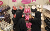 Saudi Arabia cho phép phụ nữ bán đồ lót