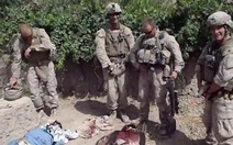 Xác định lính Mỹ đi tiểu lên xác chết