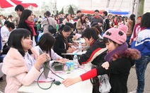 Hàng vạn bạn trẻ tham gia lễ hội Xuân Hồng