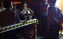 Không trả phí dịch vụ, khóa cổng khu chung cư!