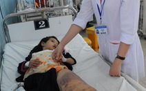 Bé gái mang khối u to đã đến Bệnh viện Nhi Đồng 2
