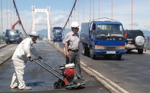 Sửa mặt cầu Thuận Phước