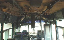 Xe buýt bốc cháy khi đang đậu ven đường