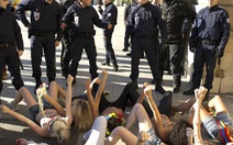 Nhóm phụ nữ ngực trần Femen chống nạn cưỡng hiếp