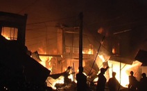 Kiên Giang: cháy rụi 8 căn nhà tại trung tâm thương mại