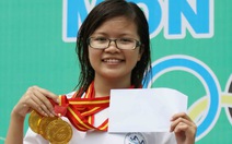 Kim Anh: bơi để chiến thắng bệnh tật