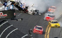 Tai nạn kinh hoàng trên đường đua