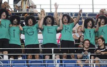 Cầu thủ nữ vui vì khán giả đông