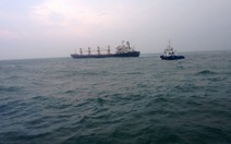 Gần 400 tấn dầu FO trên tàu mắc cạn tràn ra biển