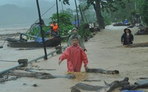 Hà Tĩnh: biển lũ dâng cao trong mưa