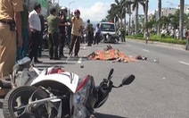 Video clip: Va quẹt với xe tải, 2 người đi xe máy tử nạn