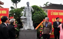 Gia đình Đại tướng Nguyễn Chí Thanh tặng Huế 4 tượng đại tướng