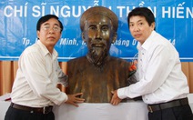 Tặng tượng chí sĩ Nguyễn Thần Hiến cho Hà Tiên