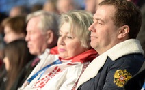 Thủ tướng Medvedev ngủ gật trong lễ khai mạc Olympic Sochi 2014