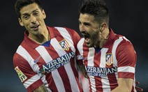 David Villa đưa Atletico Madrid lên đầu bảng