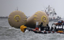 Phát hiện thi thể trong phà chìm ở Hàn Quốc